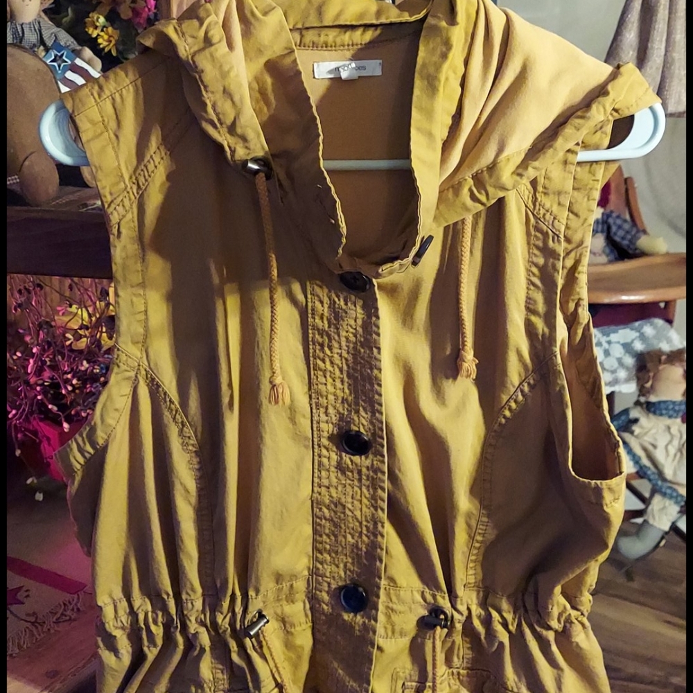Maurices vest
